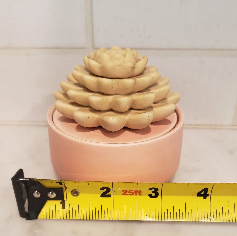 Ceramic Passive Scent Diffuser With Corded Lid